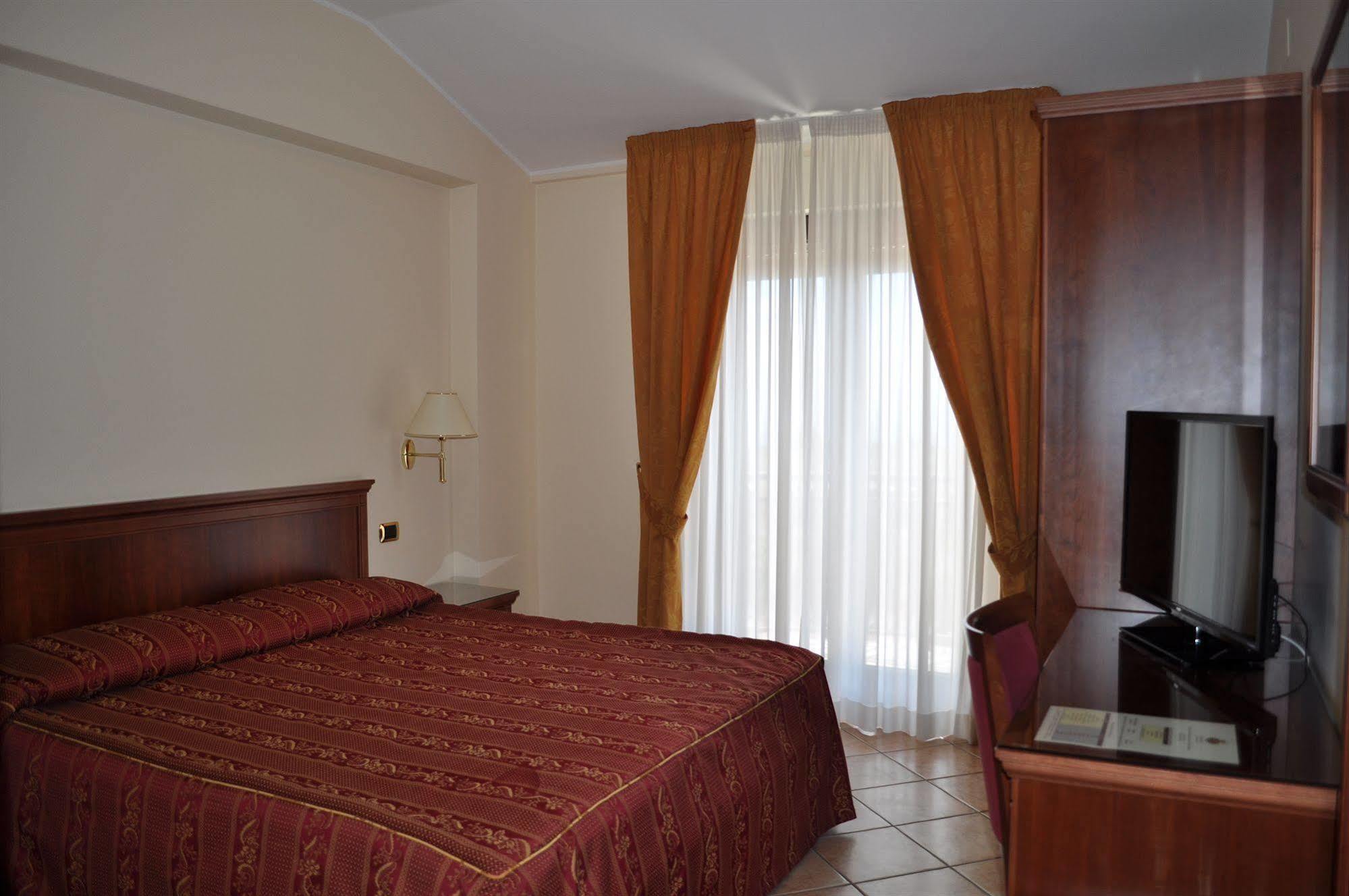Hotel Ristorante Rossemi San Giovanni Rotondo Bagian luar foto